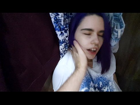 ❤️ 在壁櫥裡找到我姐姐並幫她射精 ❤️ 蕩婦 在我們 ❌️❤