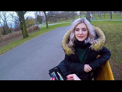 ❤️ 為了錢吞下陌生人的熱精液 - Eva Elfie 在公園裡口交 ❤️ 蕩婦 在我們 ❌️❤